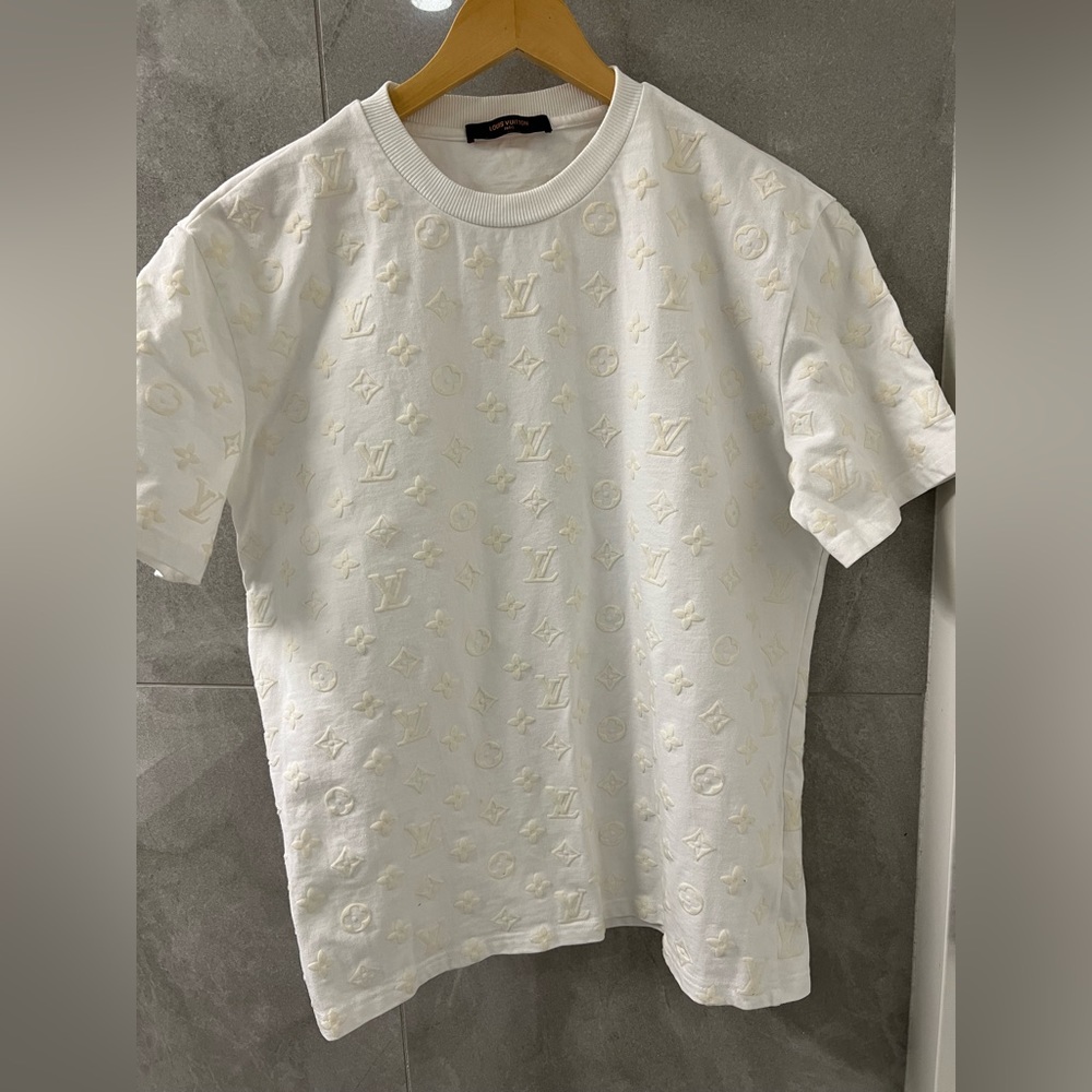 Authentic Louis Vuitton Men’s Monogram T Shirt